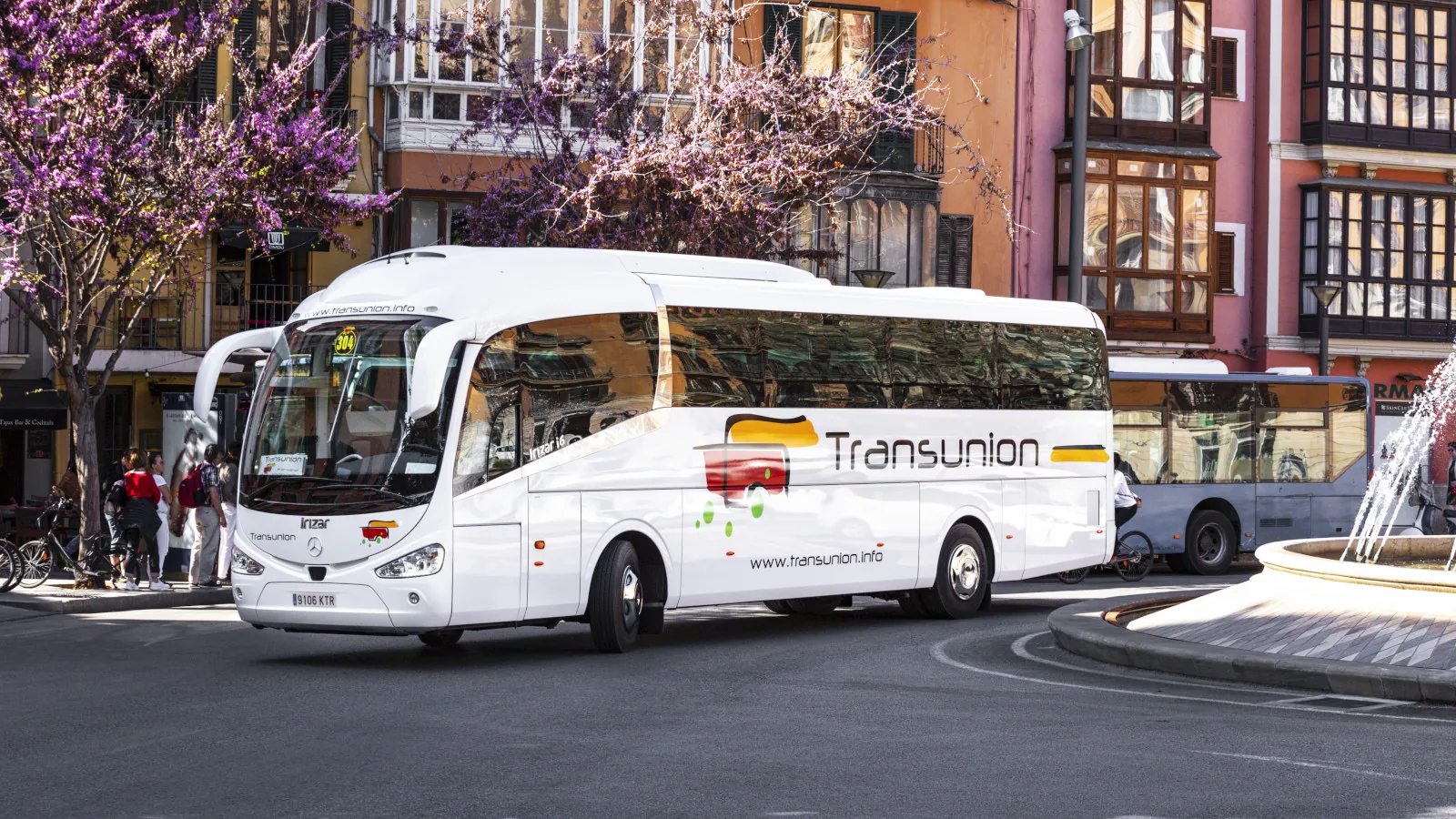 Autocar de Transunion recogiendo pasajeros