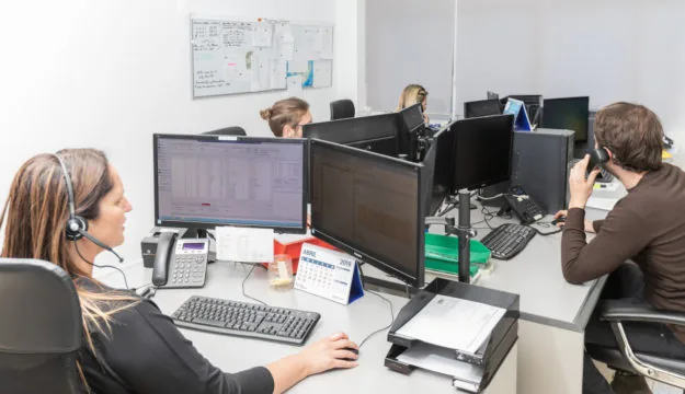 Equipo de reservas de Transunion trabajando